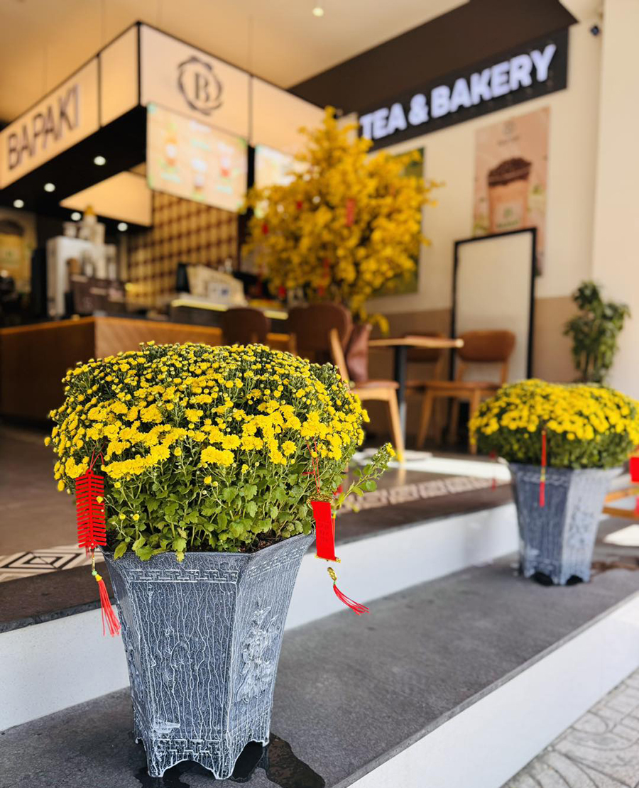 Xuân đang đến bên Em